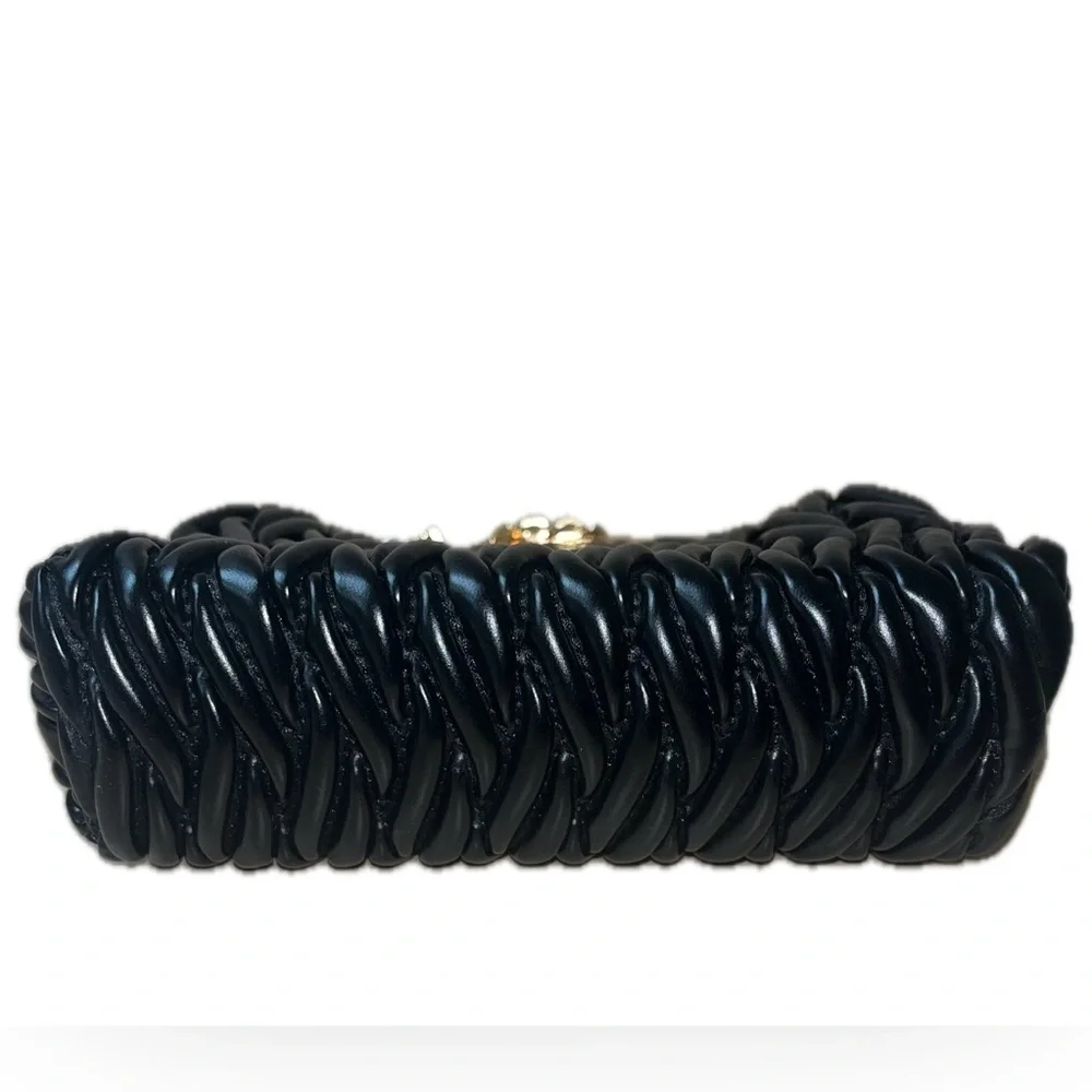 Women’s Evening Party Clutch With Gold-tone Chain Strap, Black Quilted - Picture 6 of 9